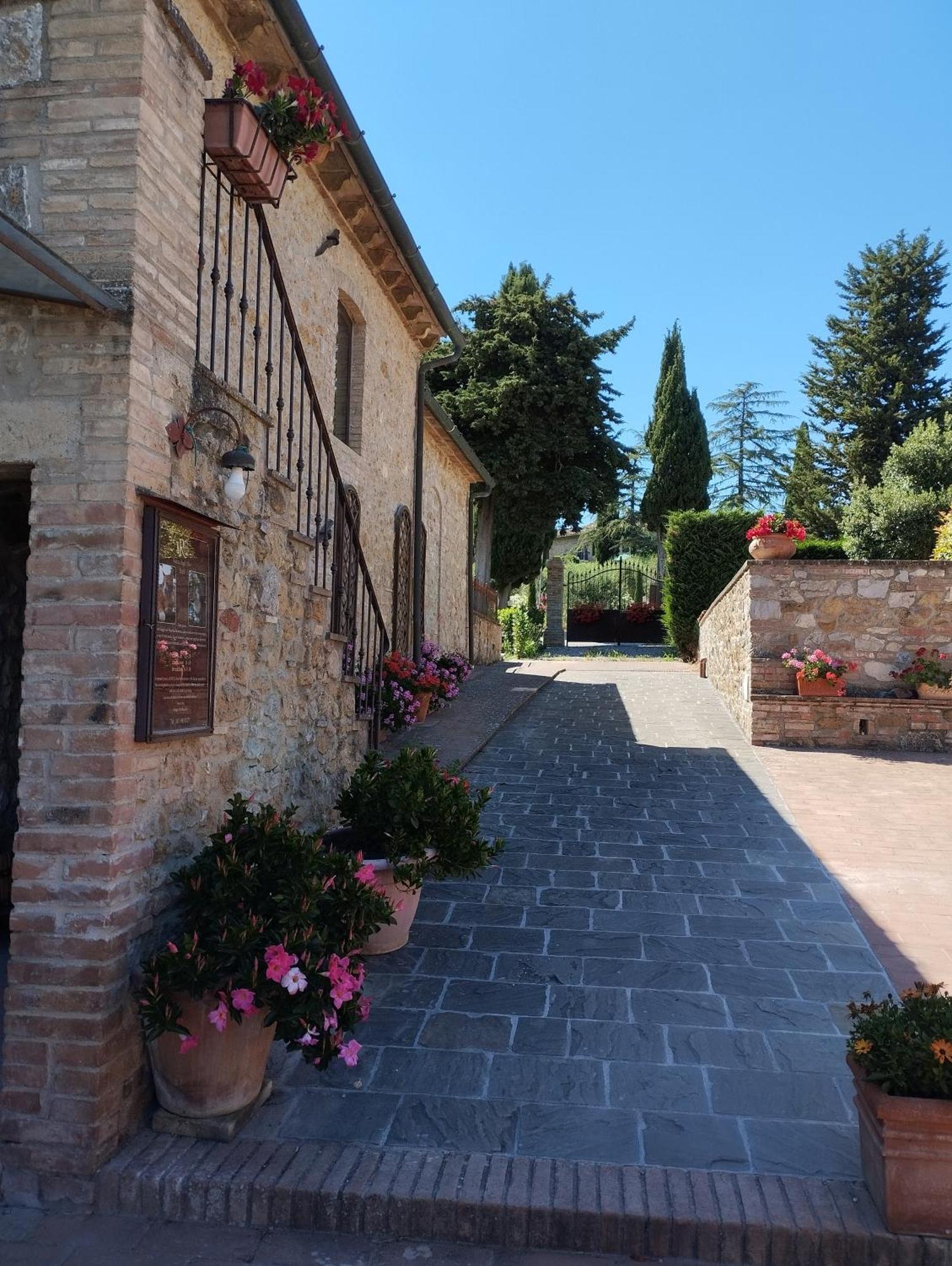 Rocca Degli Olivi Bed & Breakfast ซานจีมิญญาโน ภายนอก รูปภาพ